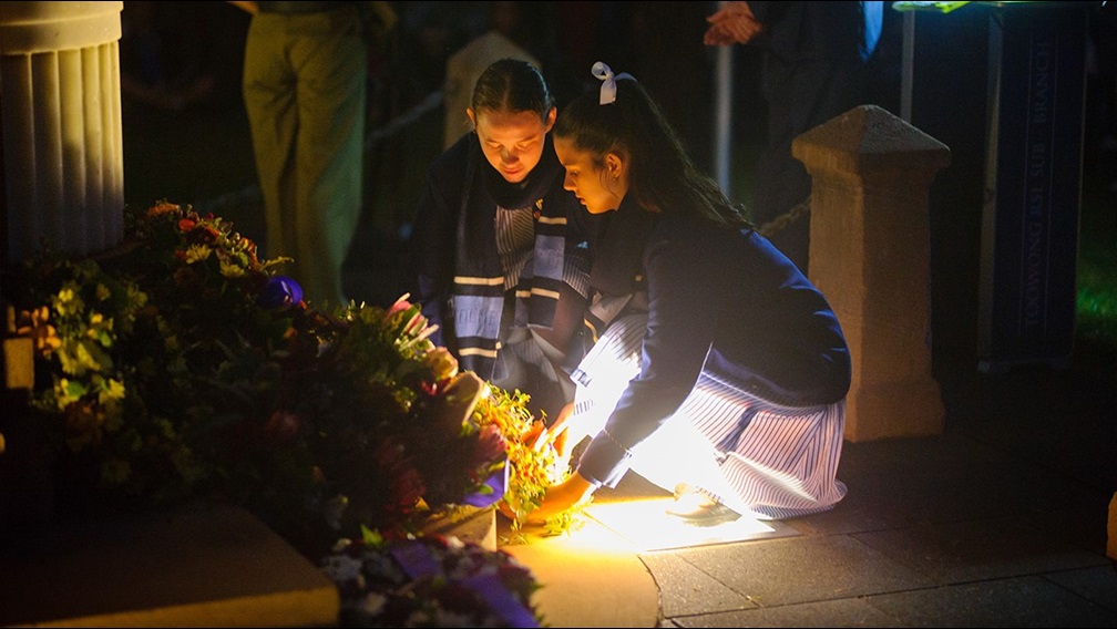 Kids laying wreath at Dawn Service 